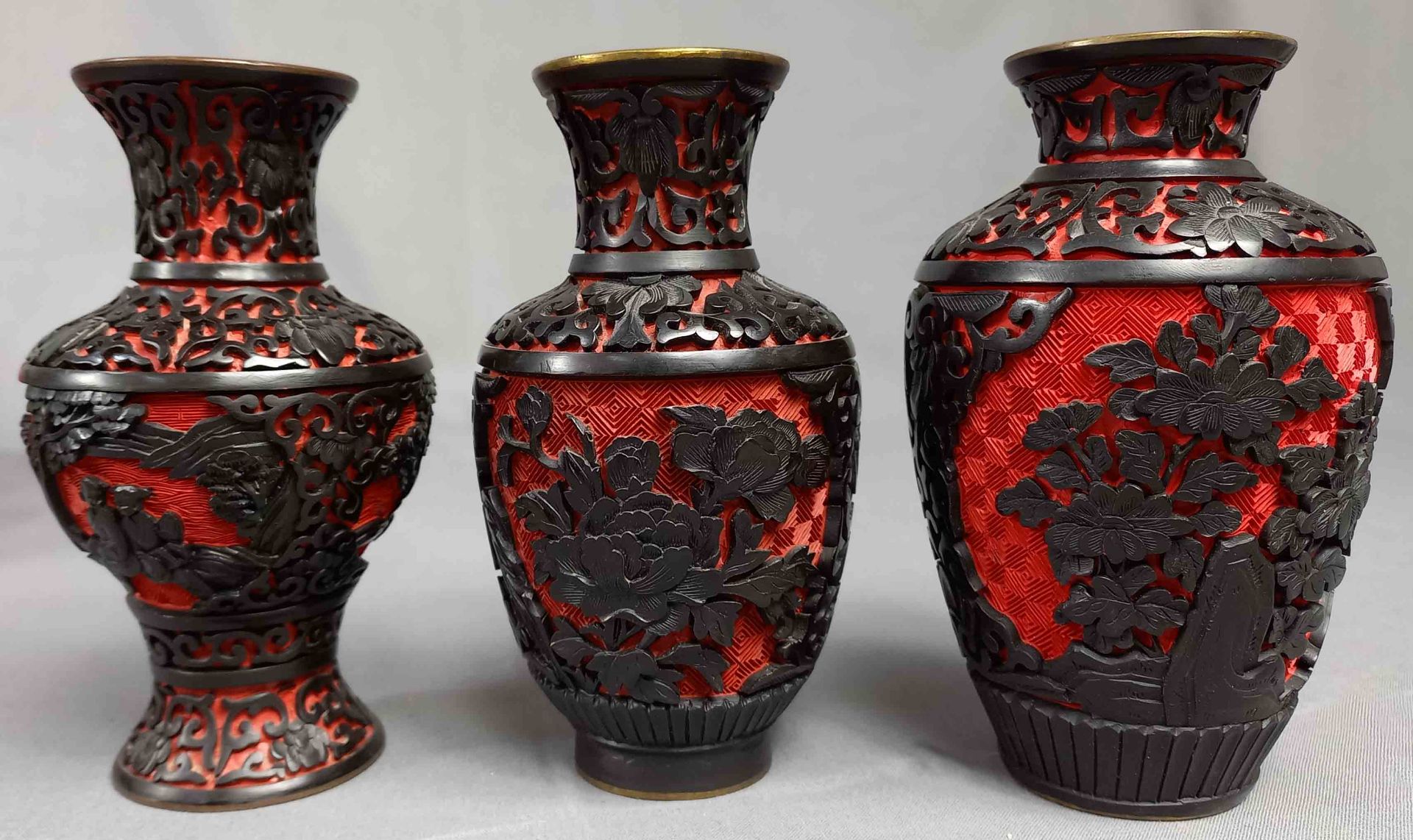 3 Schwarzlack Vasen über Rotlack. Wohl China alt. - Bild 3 aus 16