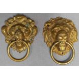 2 Löwenkopfgriffe Kupfer / Bronze wohl vergoldet.