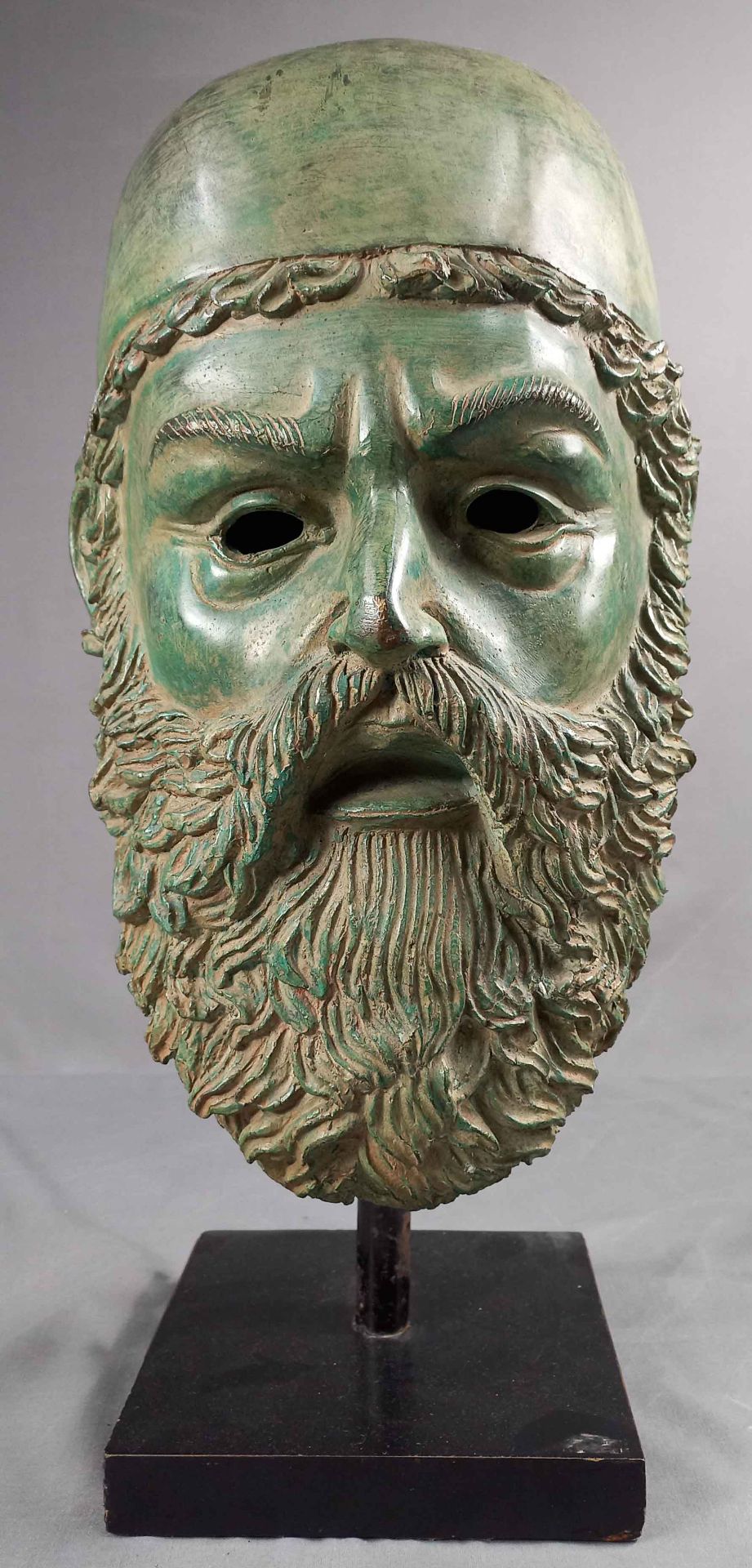 Bronzekopf im Stil griechische Antike.