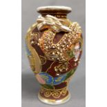 Imari Porzellan. Vase mit imperialem Drachen.