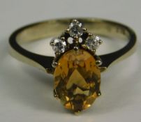 Ring Gold - Gehalt 333. 3 Diamanten und ein Citrin.