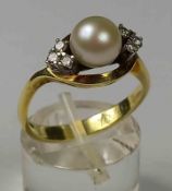 Ring Gold 585 eine Perle und 6 Diamanten.