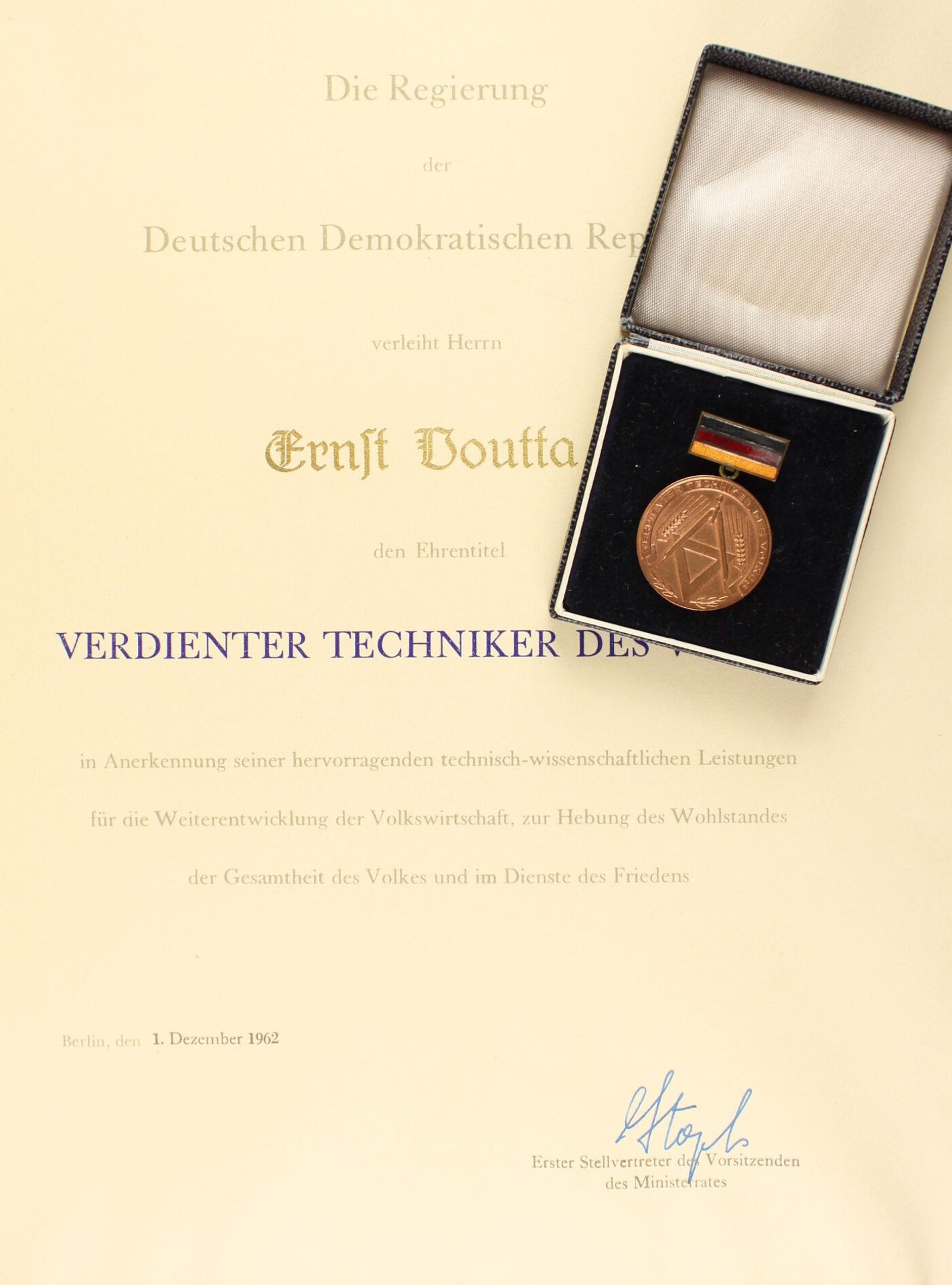 Verdienter Techniker des Volkes, - Image 2 of 5