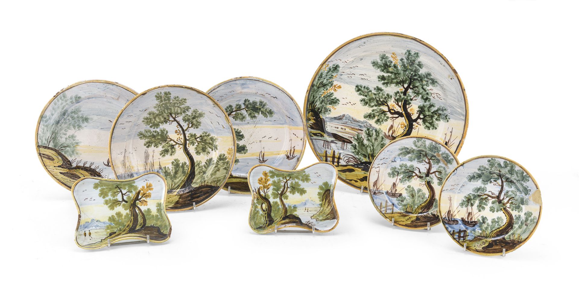 EIGHT MAJOLICA DISHES ROMAN CASTLES LATE 18TH CENTURY