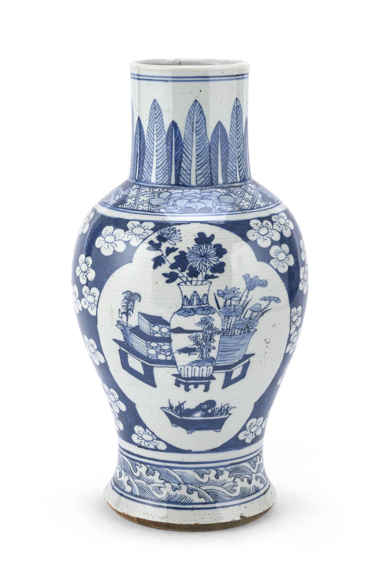 BLUE AND WHITE PORCELAIN VASE CHINA EARLY 20TH CENTURY