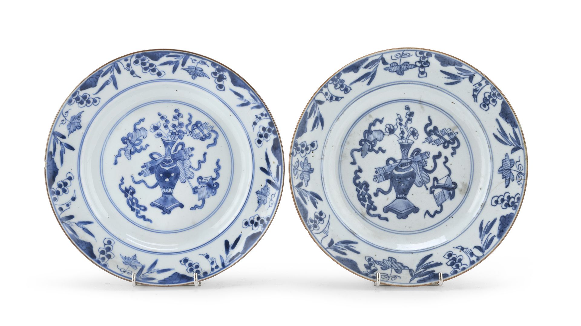 PAIR OF WHITE AND BLUE PORCELAIN DISHES CHINA LATE 18TH CENTURY