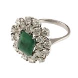 WHITE GOLD RING WITH EMERALD AND DIAMONDS