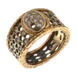 GOLD RING WITH DIAMONDS