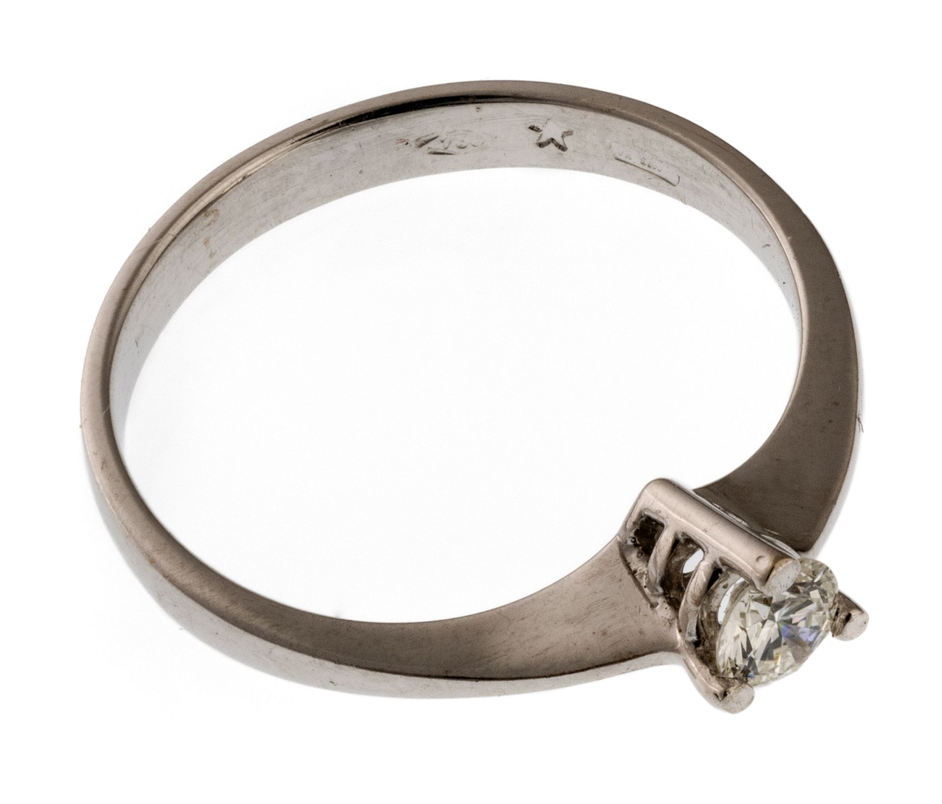 WHITE GOLD SOLITAIRE RING WITH DIAMOND