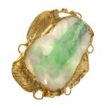 GOLD BROOCH WITH JADE