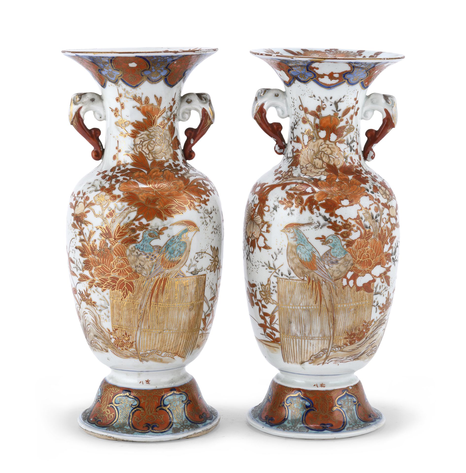 A PAIR OF JAPANESE POLYCHROME AND GOLD ENAMELED PORCELAIN VASES EARLY 20TH CENTURY.