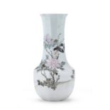 A JAPANESE POLYCHROME ENAMELED PORCELAIN VASE EARLY 20TH CENTURY.