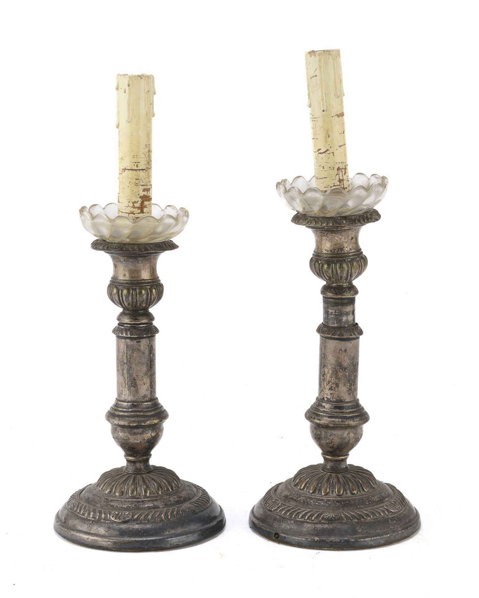 PAIR OF SILVER-PLATED CANDLESTICKS EARLY 20TH CENTURY