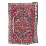 PERSIAN VISS CARPET EARLY 20TH CENTURY