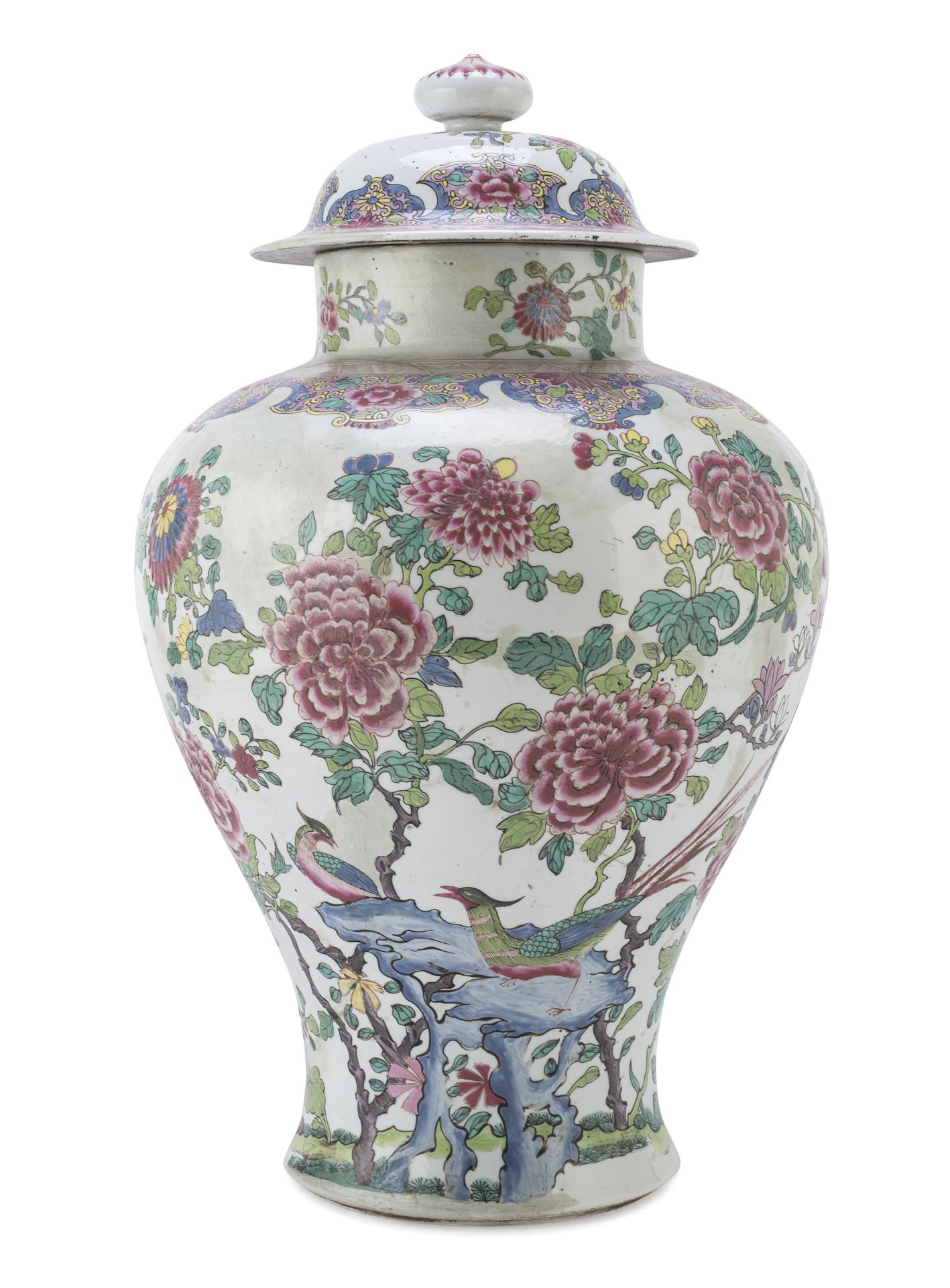 LIDDED PORCELAIN VASE WITH POLYCHROME ENAMELS CHINA EARLY 20TH CENTURY