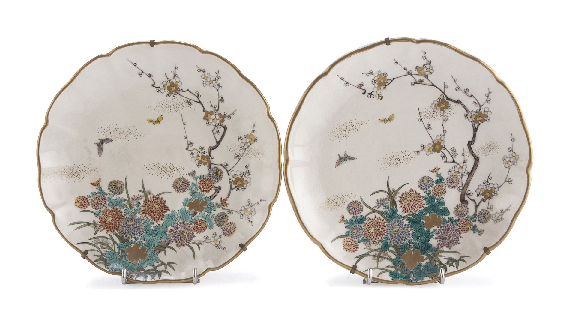 PAIR OF CERAMIC DISHES WITH POLYCHROME ENAMELS JAPAN EARLY 20TH CENTURY