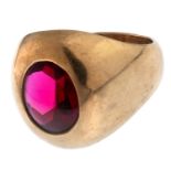 GOLD RING WITH RED HARDSTONE