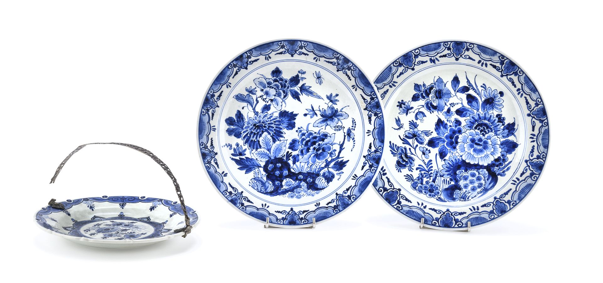 THREE CERAMIC DISHES DELFT LATE 19TH CENTURY