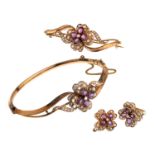 PARURE OF GOLD EARRINGS BANGLE AND BROOCH WITH AMETHYSTS AND MICROPEARLS