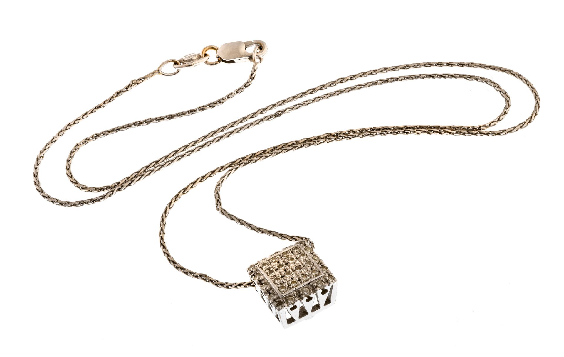 WHITE GOLD NECKLACE WITH DIAMOND PAVE PENDANT