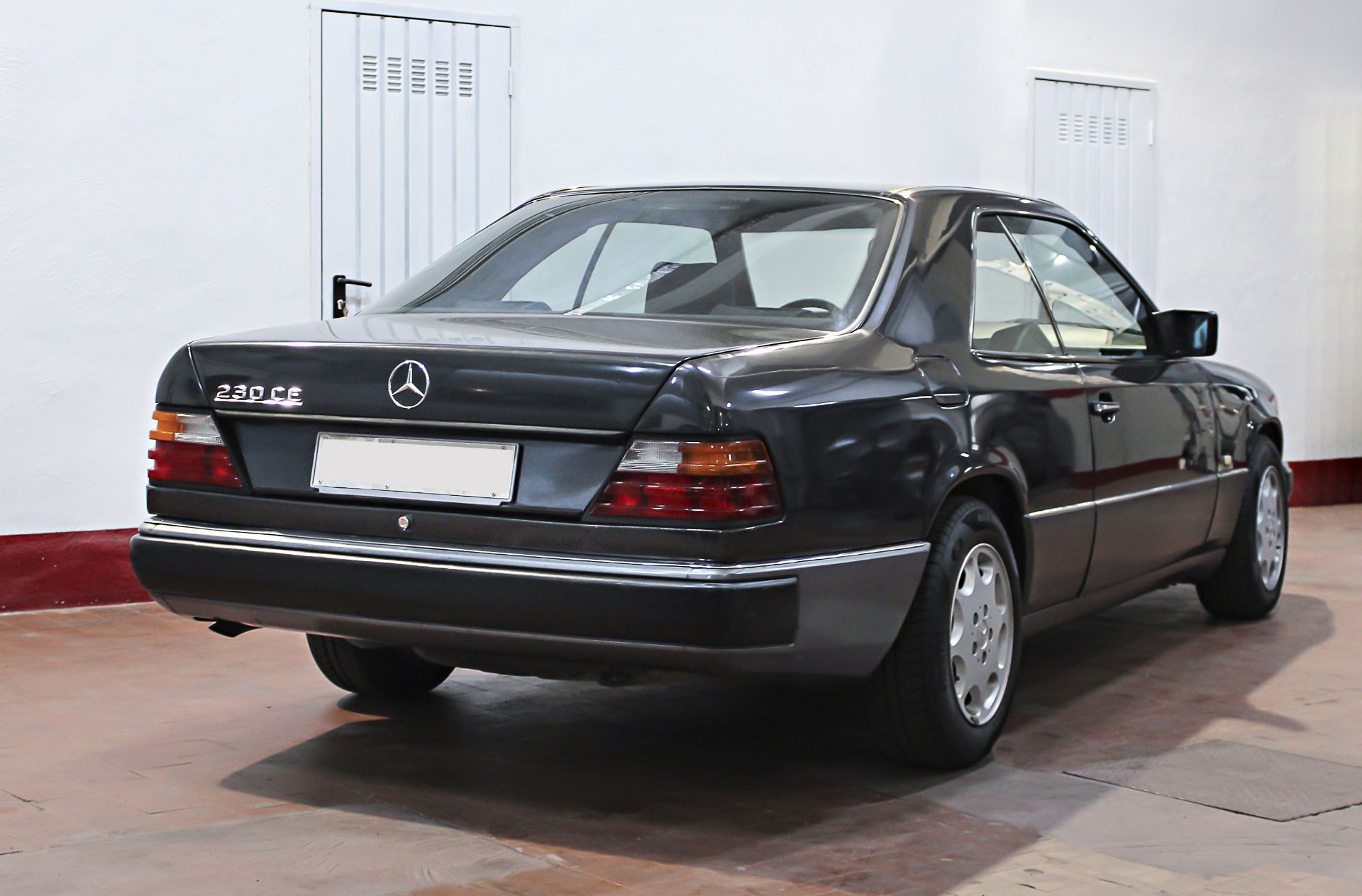 MERCEDES 230 CE 1992 - Image 2 of 3
