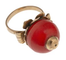 GOLD RING WITH CORAL