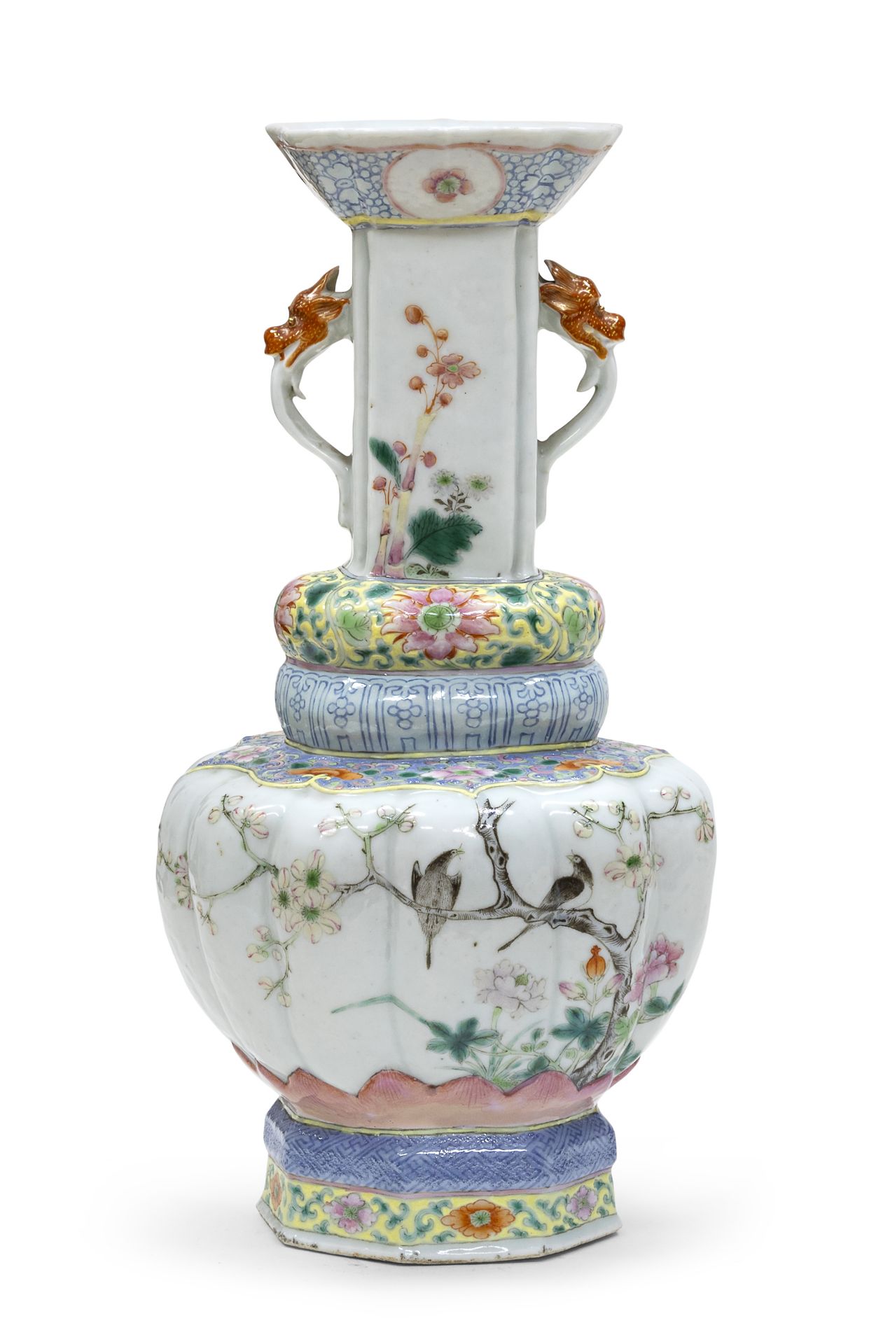 A CHINESE POLYCHROME AND GOLD ENAMELED PORCELAIN VASE LATE 19TH EARLY 20TH CENTURY.