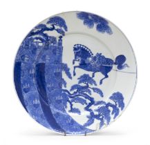A JAPANESE WHITE AND BLUE PORCELAIN DISH LATE 19TH CENTURY