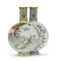 A CHINESE POLYCHROME AND GOLD ENAMELED VASE FIRST HALF 20TH CENTURY.