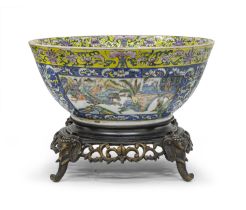A CHINESE POLYCHROME ENAMELED PORCELAIN BOWL LATE 19TH CENTURY.