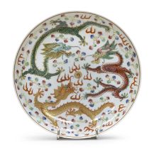 A CHINESE POLYCHROME AND GOLD ENAMELED PORCELAIN DISH EARLY 20TH CENTURY.
