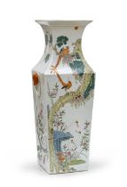 A CHINESE POLYCHROME ENAMELED PORCELAIN VASE FIRST HALF 20TH CENTURY.