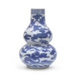 A CHINESE WHITE AND BLUE PORCELAIN VASE 20TH CENTURY