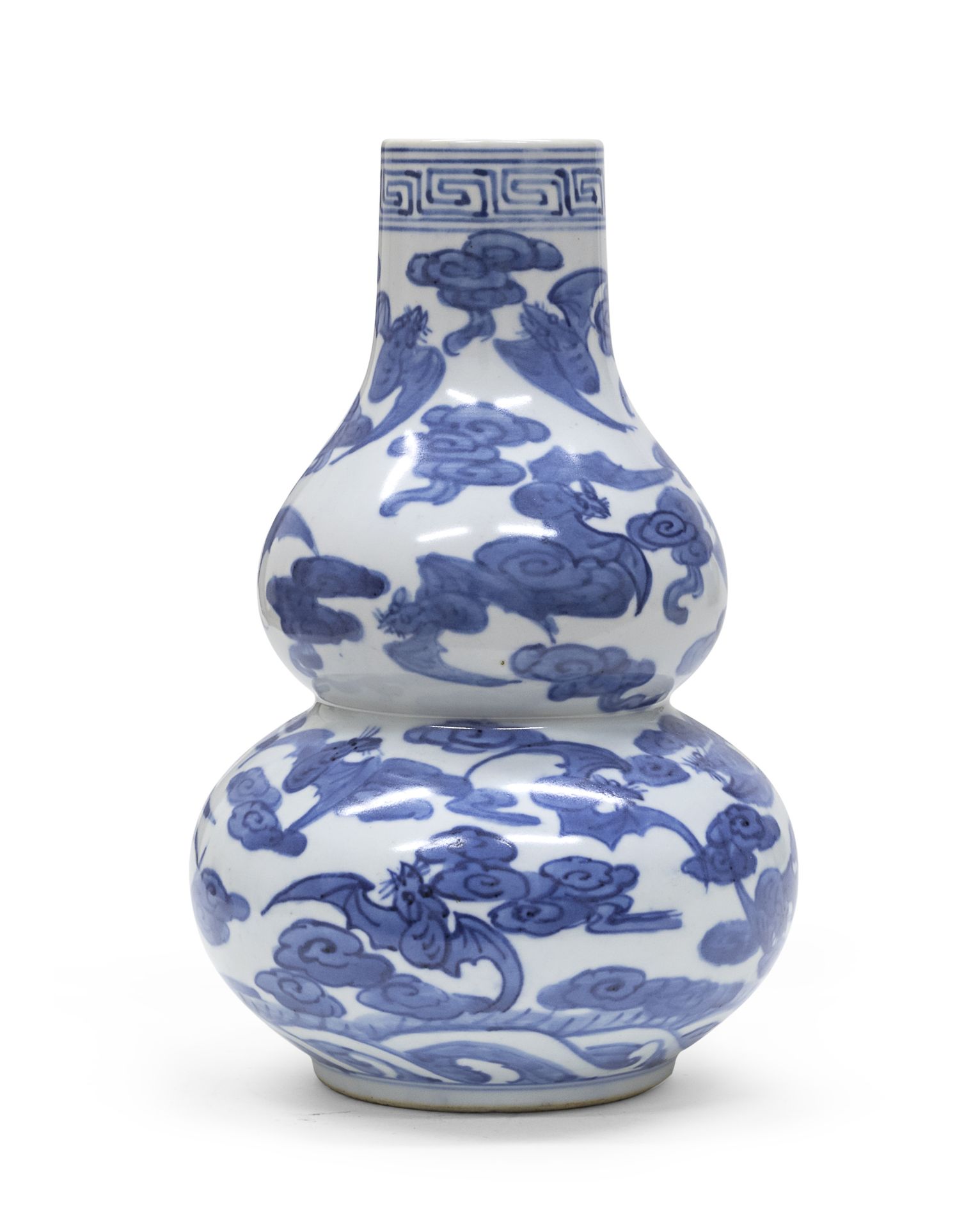 A CHINESE WHITE AND BLUE PORCELAIN VASE 20TH CENTURY