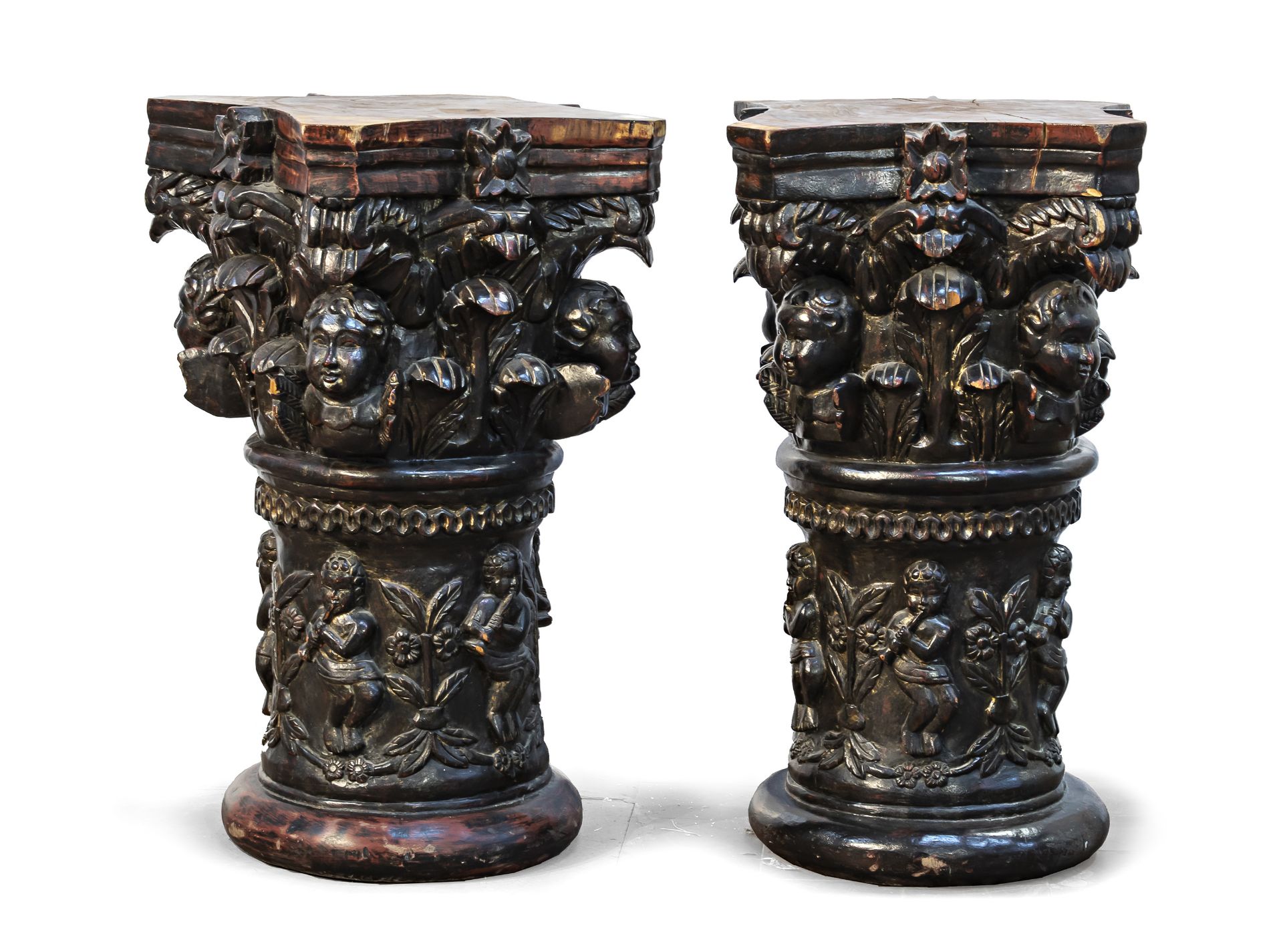 PAIR OF WALNUT WOOD CAPITALS END OF THE 19TH CENTURY