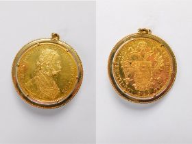 GOLD COIN PENDANT.