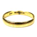 A 22ct gold ring, 3.5mm wide, size R, 3.7g.