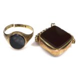 A Victorian 9ct gold bloodstone and carnelian swivel fob, Birmingham 1893, 8 by 25 by 28mm high, 7.