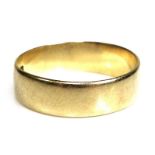 An 18ct gold wedding band ring, size P, 5.3mm wide, 3.2g.