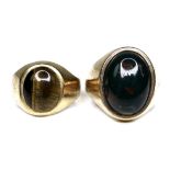 Two 9ct gold gentlemans' rings, the first set with an oval bloodstone of 1.7 by 1.2cm, size R, the