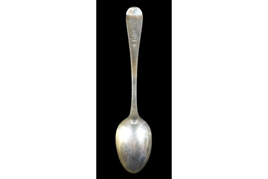 Two sets of six George IV silver teaspoons, comprising one set of six with engraved with initial 'L' - Image 3 of 5