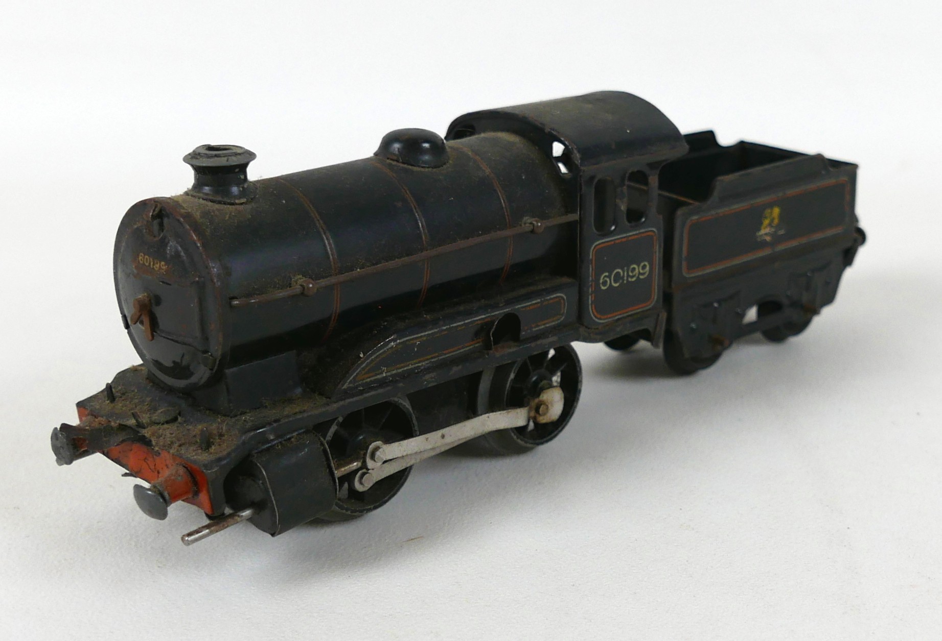 A Hornby O gauge tinplate train set, comprising a 60985 engine, in green livery for British - Image 3 of 6