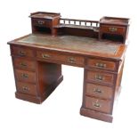 An Edwardian mahogany pedestal desk, with gallery and leather inlaid top, 122.5 by 66.5 by 100cm