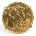 A George V gold sovereign, 1925, with yellow metal mount ring, size L/M, 13.1g.