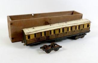 A Bowman O-gauge tinplate carriage, circa 1910, model 550, brown and yellow lithographed body,