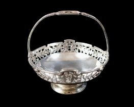 A good quality Mappin and Webb silver basket dish, approximately 4.6 troy oz Sheffield 1924, 12cm