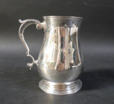 A George III silver tankard, maker's mark W, London 1756, 13cm high, 9.2toz.