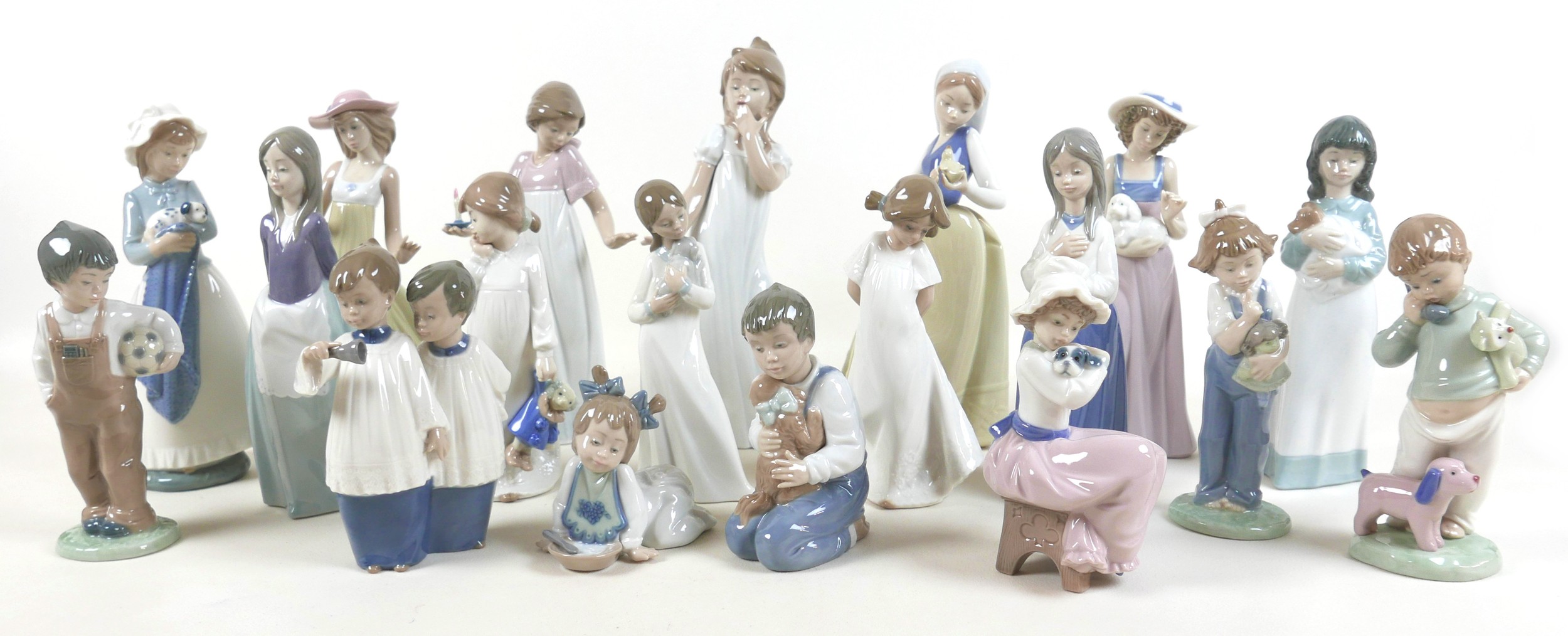 A collection of Nao figurines, seventeen boxed, plus two unboxed, and four circular stands. - Image 2 of 5