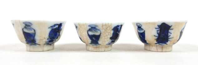 Three blue and white crackle glaze wine cups, 3cm tall, signed to bases