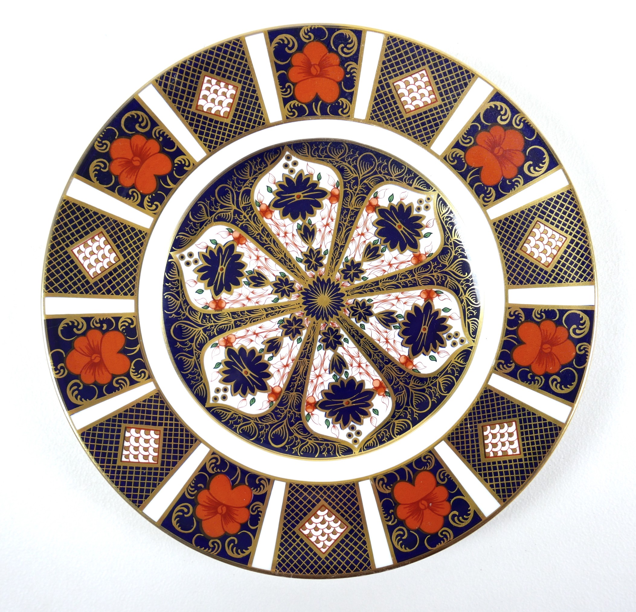 Two Royal Crown Derby cabinet plates, Imari 1128 pattern, 21.5cm, together with two Royal Crown - Image 3 of 10